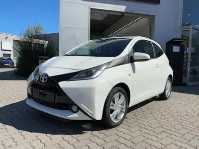 Używany Toyota Aygo X-play 69 KM (50 kW) 2017 Biały Hatchback