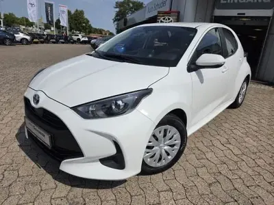 Gebraucht Toyota Yaris Business Edition 116 PS (85 kW) 2022 Schneeweiß Kleinwagen