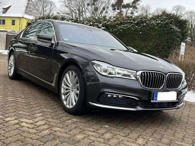 Gebraucht BMW 730 265 PS (194 kW) 2016 Grau Limousine