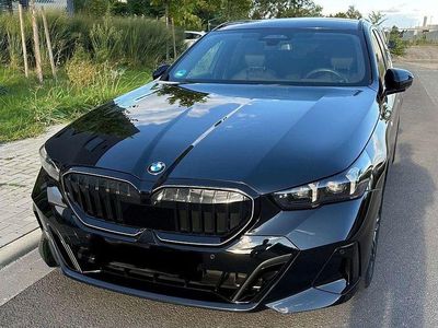 Gebraucht BMW 520 M Sport 197 PS (144 kW) 2024 Schwarz Kombi