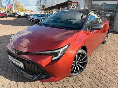 Neu Toyota Corolla Sport 197 PS (144 kW) 2025 Orange Limousine