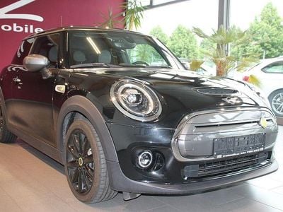 Gebraucht Mini Cooper SE 135 kW (184 PS) 2020 Midnight black metallic Kleinwagen