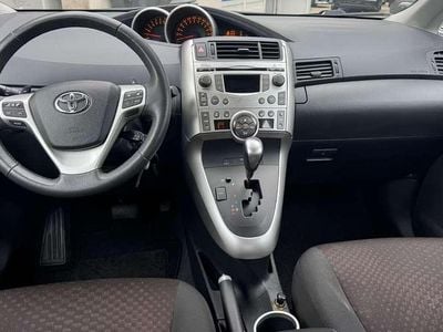 Grau Gebraucht 2012 Toyota Verso Multidrive S Van / Kleinbus | 16.999 €