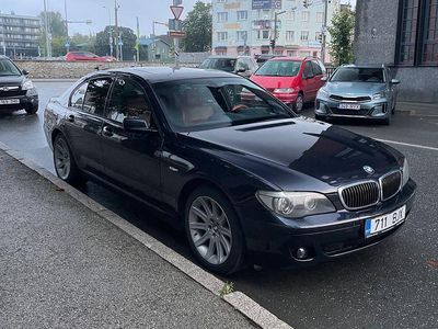 BMW 745