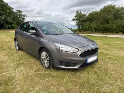Gebraucht Ford Focus Ambiente 100 PS (73 kW) 2015 Grau Limousine