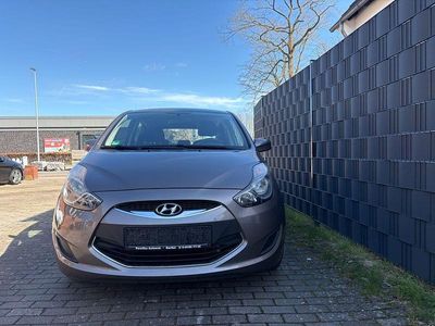Gebraucht Hyundai ix20 Edition 90 PS (66 kW) 2012 Braun Kleinwagen
