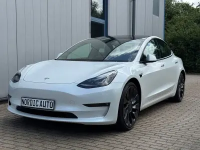 Gebraucht Tesla Model 3 Performance 392 kW (534 PS) 2022 Pearl white multicoat Limousine