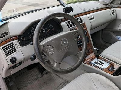 Mercedes E220