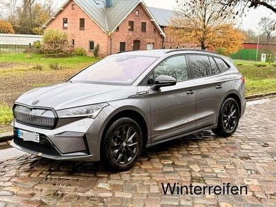 Grau Gebraucht 2024 Skoda Enyaq iV Sport SUV | 50.500 € (Etwas zu teuer)