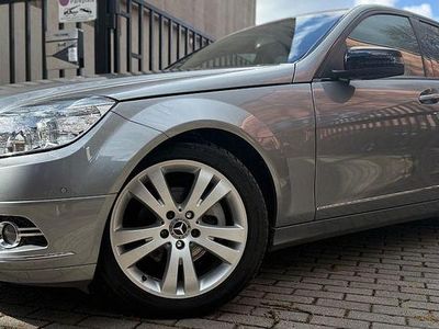 Gebraucht Mercedes C180 156 PS (114 kW) 2010 Silber Limousine