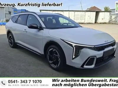 Neu Kia K4 150 PS (110 kW) 2026 Snow white pearl Kombi