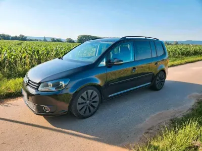 Gebraucht VW Touran 105 PS (77 kW) 2011 Schwarz Van / Kleinbus