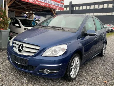 Gebraucht Mercedes B180 109 PS (80 kW) 2011 Blau Van / Kleinbus