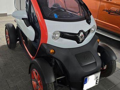 Begagnad Renault Twizy 13 kW (18 HK) 2022 Vit Halvkombi