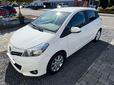 Gebraucht Toyota Yaris Edition 99 PS (72 kW) 2013 Weiß Kleinwagen