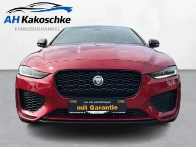 Gebraucht Jaguar XE 300 PS (220 kW) 2024 Rot Limousine