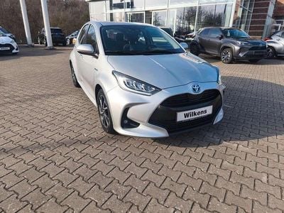 Gebraucht Toyota Yaris Hybrid Club 116 PS (85 kW) 2021 Ultra silver Kleinwagen