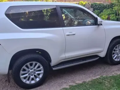 Gebraucht Toyota Land Cruiser 177 PS (130 kW) 2016 Perlmuttweißmet. SUV
