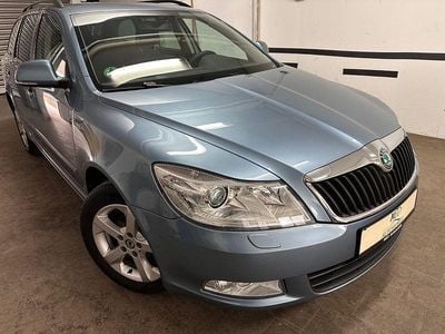 Gebraucht Skoda Octavia Family 122 PS (89 kW) 2011 Blau Kombi