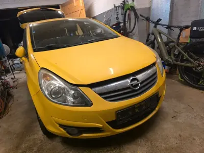 Gebraucht Opel Corsa Edition 60 PS (44 kW) 2009 Gelb Kleinwagen