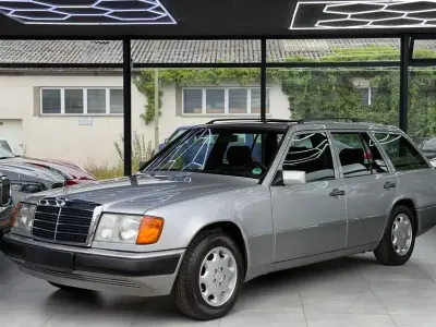 Gebraucht Mercedes 300 113 PS (83 kW) 1992 Silber Limousine