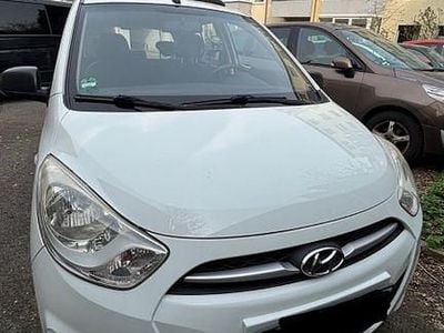 Gebraucht Hyundai i10 Edition 69 PS (50 kW) 2013 Weiß Kleinwagen
