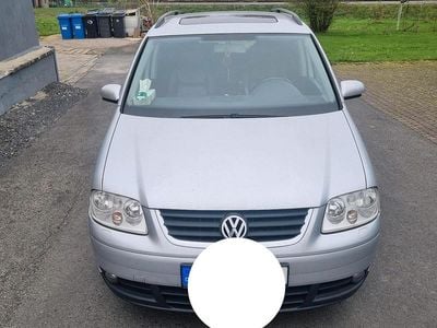 Grau Gebraucht 2005 VW Touran Van / Kleinbus | 2.850 €