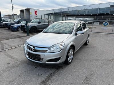 Gebraucht Opel Astra 90 PS (66 kW) 2008 Silber Kleinwagen