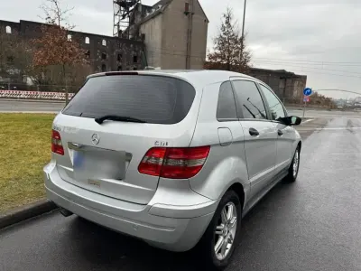 Gebraucht Mercedes B180 109 PS (80 kW) 2007 Silber Van / Kleinbus
