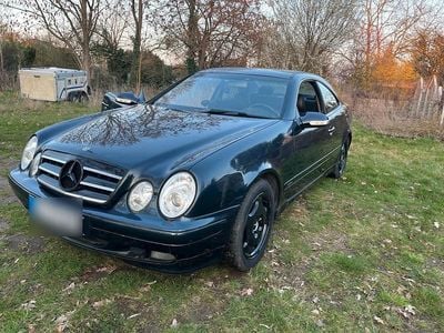 Second-hand Mercedes CLK320 218 CP (160 kW) 2000 Albastru Coupe