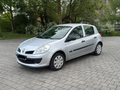 Używany Renault Clio II Authentique 65 KM (47 kW) 2007 Srebrny Sedan/Limuzyna