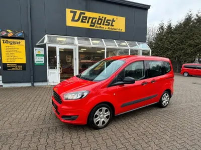Gebraucht Ford Tourneo Courier Ambiente 101 PS (74 kW) 2017 Rot Van / Kleinbus