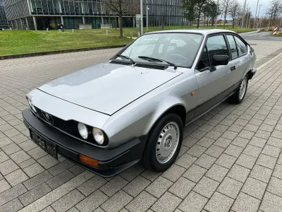 Gebraucht Alfa Romeo GTV 131 PS (96 kW) 1983 Silber Coupé