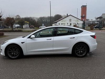 Weiß Gebraucht 2021 Tesla Model 3 Standard Range Plus Limousine | 20.800 € (Fairer Preis)