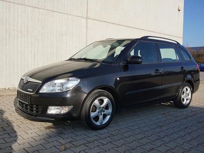 Schwarzmagic perleffekt Gebraucht 2011 Skoda Fabia Kombi | 3.950 €
