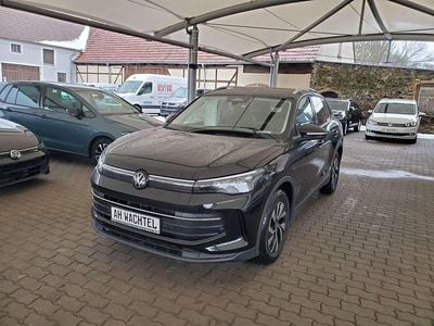 Neu VW Tiguan Life 150 PS (110 kW) 2025 Grenadillschwarz metallic SUV