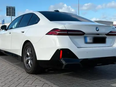 Gebraucht BMW 520 M Sport 208 PS (152 kW) 2023 Weiß Limousine