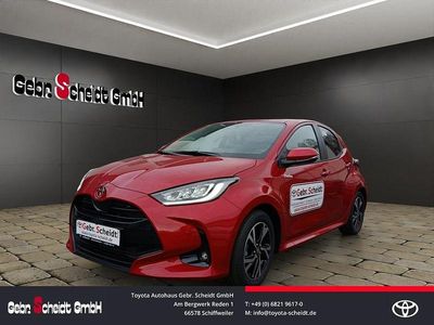 Rot Neu 2025 Toyota Yaris Hybrid Limousine | 27.888 € (Etwas zu teuer)