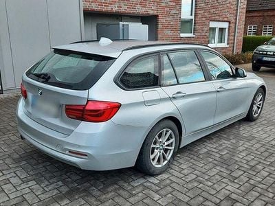 Gebraucht BMW 318 150 PS (110 kW) 2016 Silber Kombi