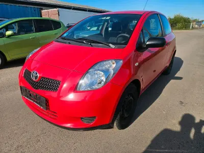 Usata Toyota Yaris 68 CV (50 kW) 2007 Rosso Utilitaria