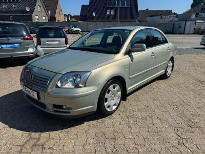 Gebraucht Toyota Avensis Sol 147 PS (108 kW) 2005 Gold Limousine