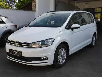 Gebraucht VW Touran Business 150 PS (110 kW) 2023 Weiß Van / Kleinbus
