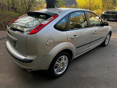 Second-hand Ford Focus 101 CP (74 kW) 2007 Argintiu Berlinǎ