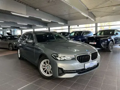 Second-hand BMW 520 Sport Line 190 CP (139 kW) 2023 Gri Break