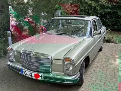 Gebraucht Mercedes W115 110 PS (80 kW) 1975 Grün Limousine