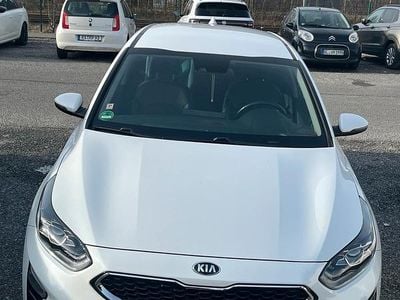 Gebraucht Kia Ceed Spirit 136 PS (100 kW) 2021 Weiß Kleinwagen