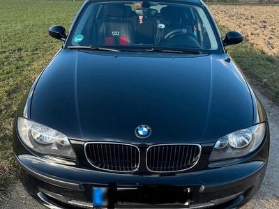 Gebraucht BMW 116 122 PS (89 kW) 2009 Schwarz Kleinwagen