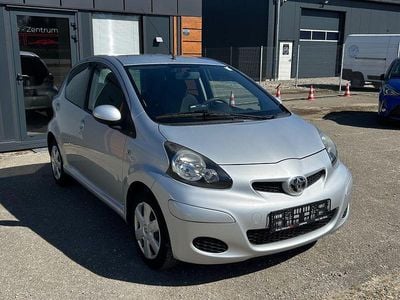 Second-hand Toyota Aygo Edition 68 CP (50 kW) 2011 Argintiu Hatchback