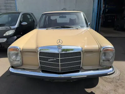 Gebraucht Mercedes 200 75 PS (55 kW) 1972 Beige Limousine