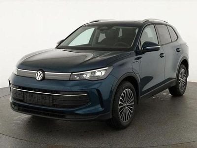 Nightshade blue metallic Neu 2025 VW Tiguan Life SUV | 47.874 € (Superpreis)